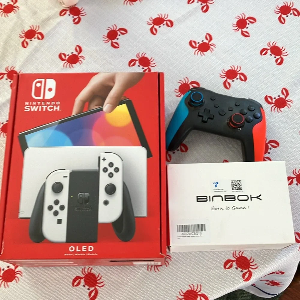 Nintendo Switch OLED Console - white with 2 additional controllers Preowned